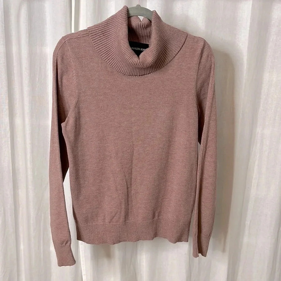 Turtleneck Sweater Lightweight Blush,  Size M - Picture 2 of 7